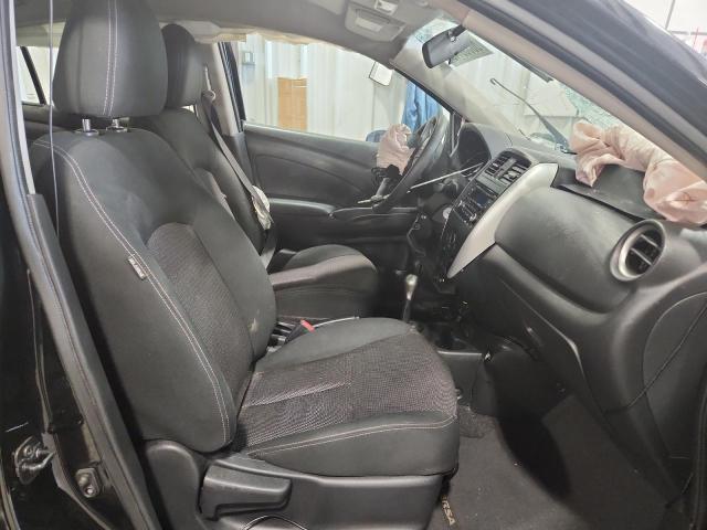  NISSAN VERSA 2018 Чорний