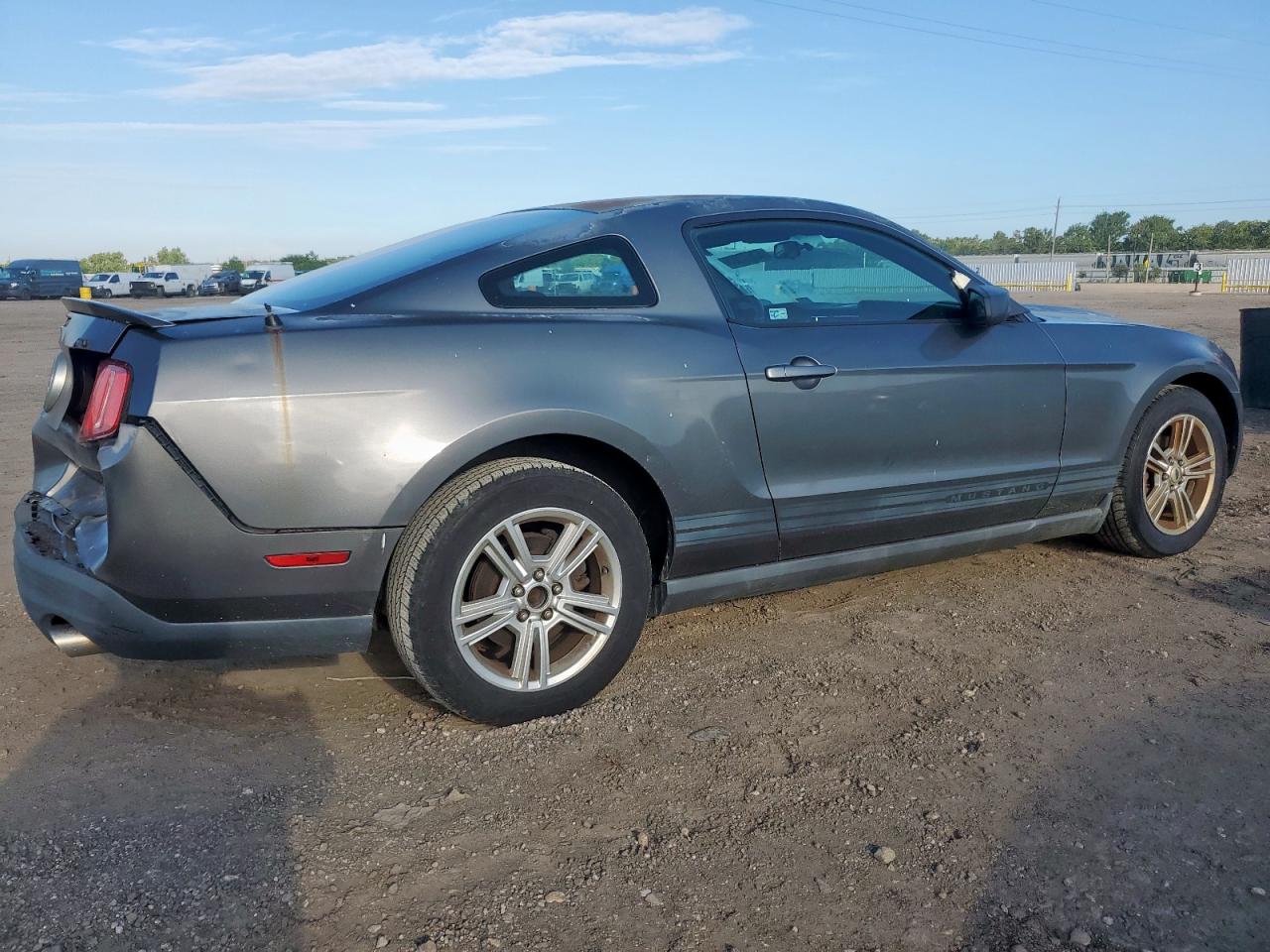 FORD ALL Models 2010 VIN 1ZVBP8AN5A5147994 zdjęcie 3
