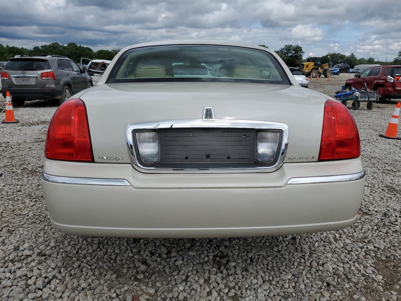 2006 Lincoln Town Car Designer VIN: 1LNHM83V86Y648799 Lot: 60209025