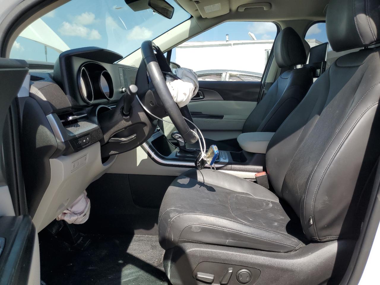 2023 Kia Carnival Lx VIN: KNDNB4H31P6235410 Lot: 61431905