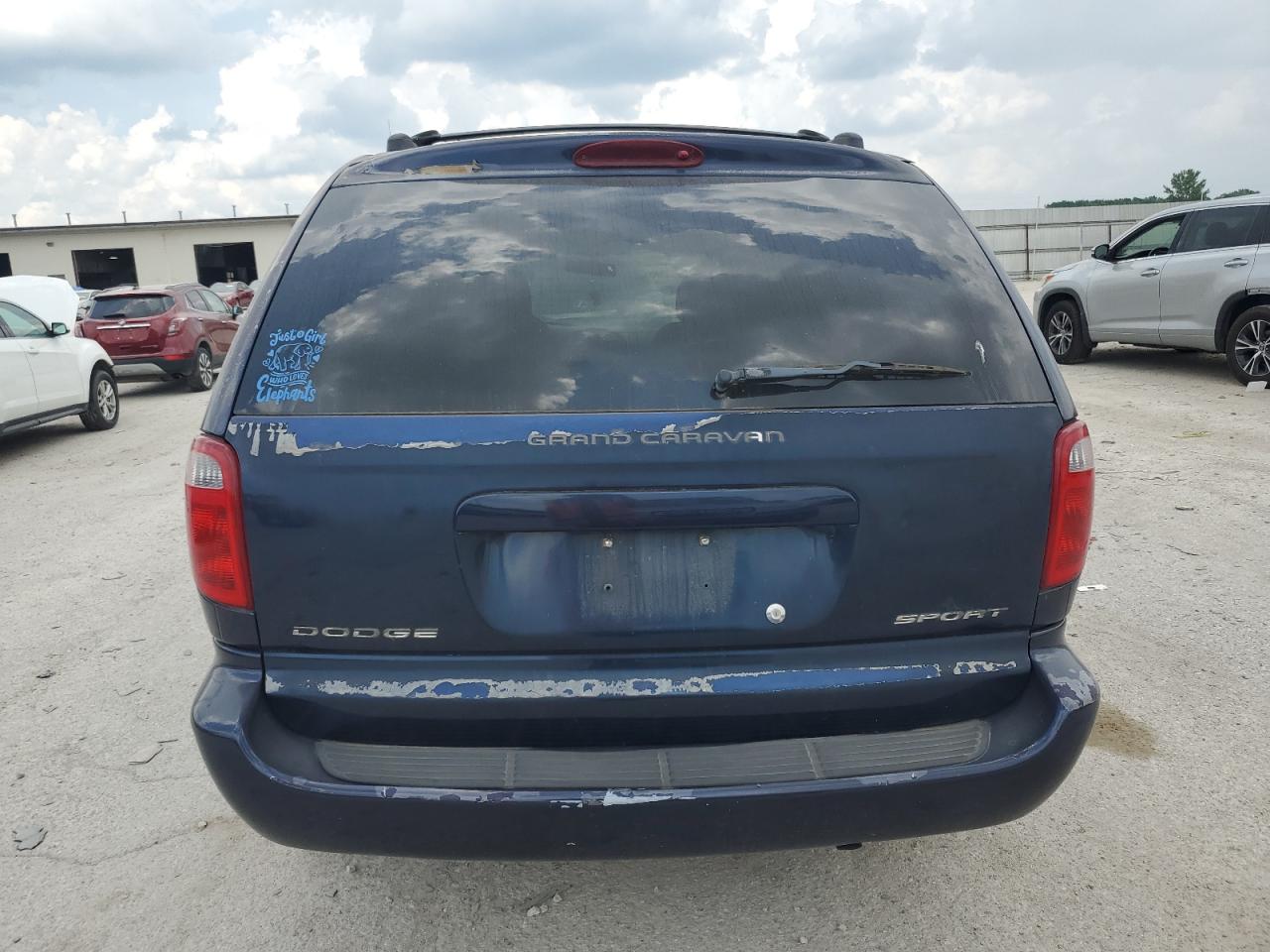 2003 Dodge Grand Caravan Sport VIN: 2D4GP443X3R281601 Lot: 61799035