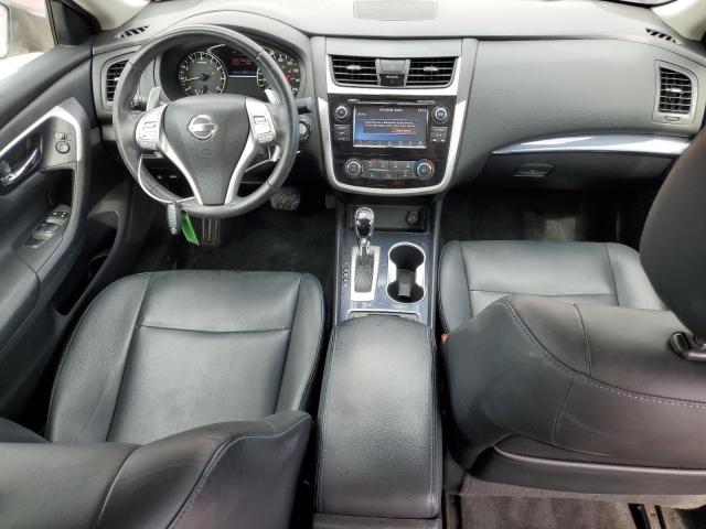  NISSAN ALTIMA 2018 Czerwony