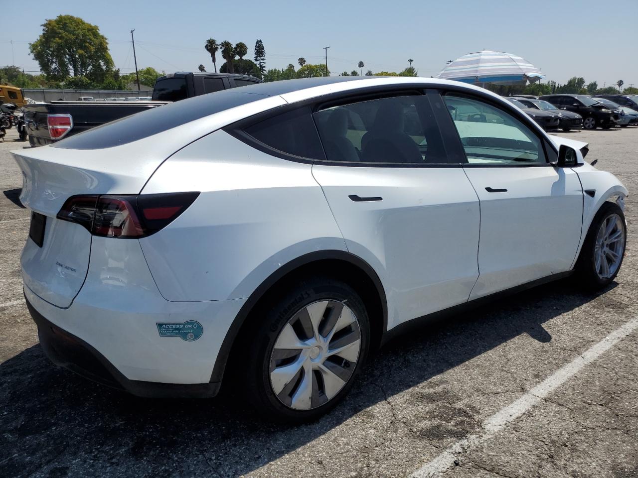 TESLA MODEL Y 2023 VIN 7SAYGDEE5PA118468 фото 3