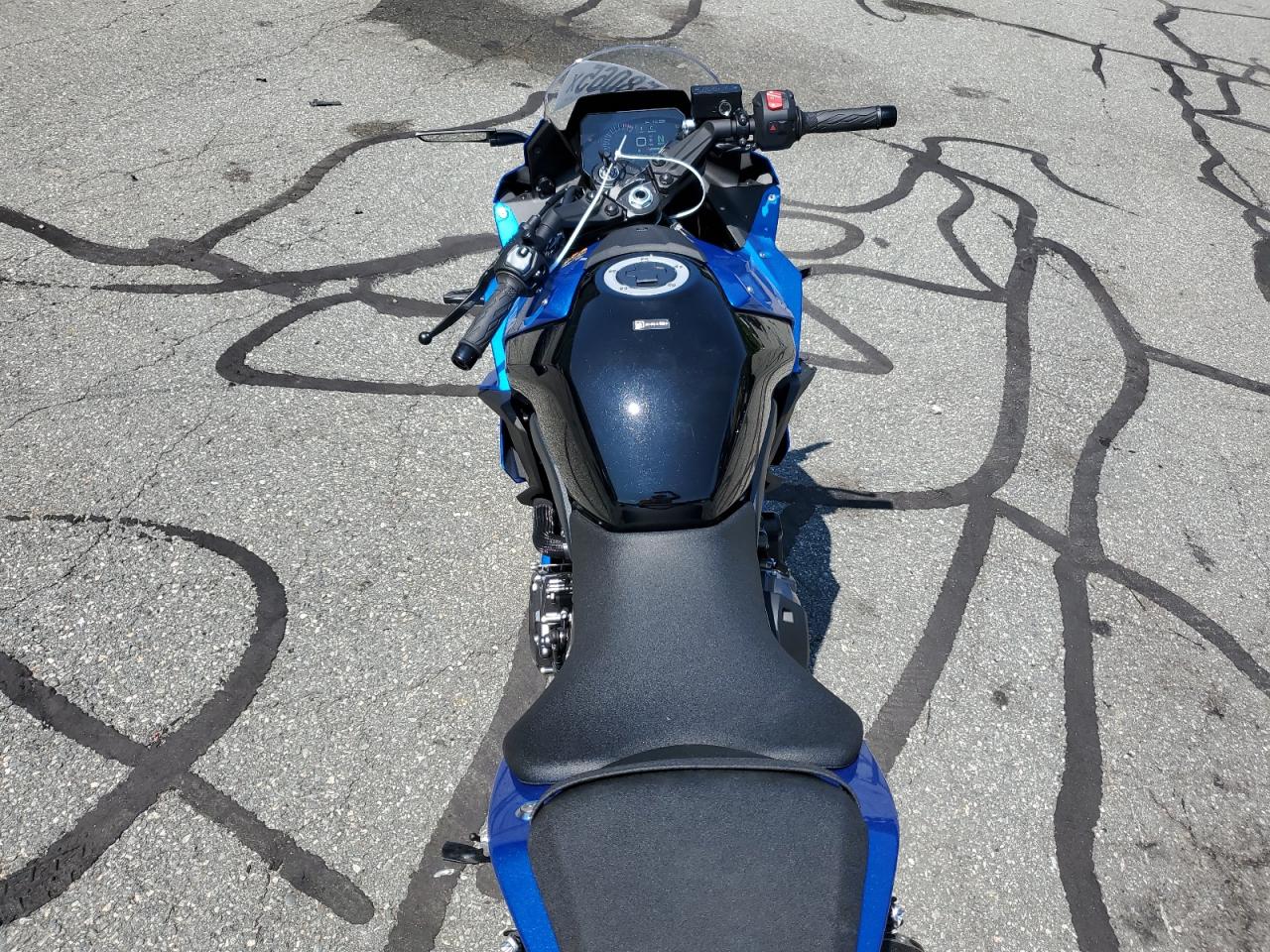 2024 Suzuki Gsx800 F VIN: JS1EM13B7R7103895 Lot: 61658065