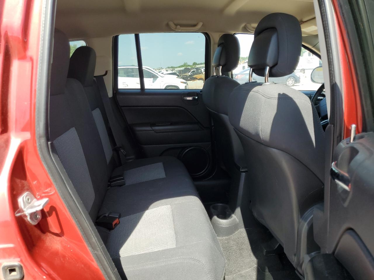 2010 Jeep Compass Sport VIN: 1J4NT1FA8AD647320 Lot: 61756485