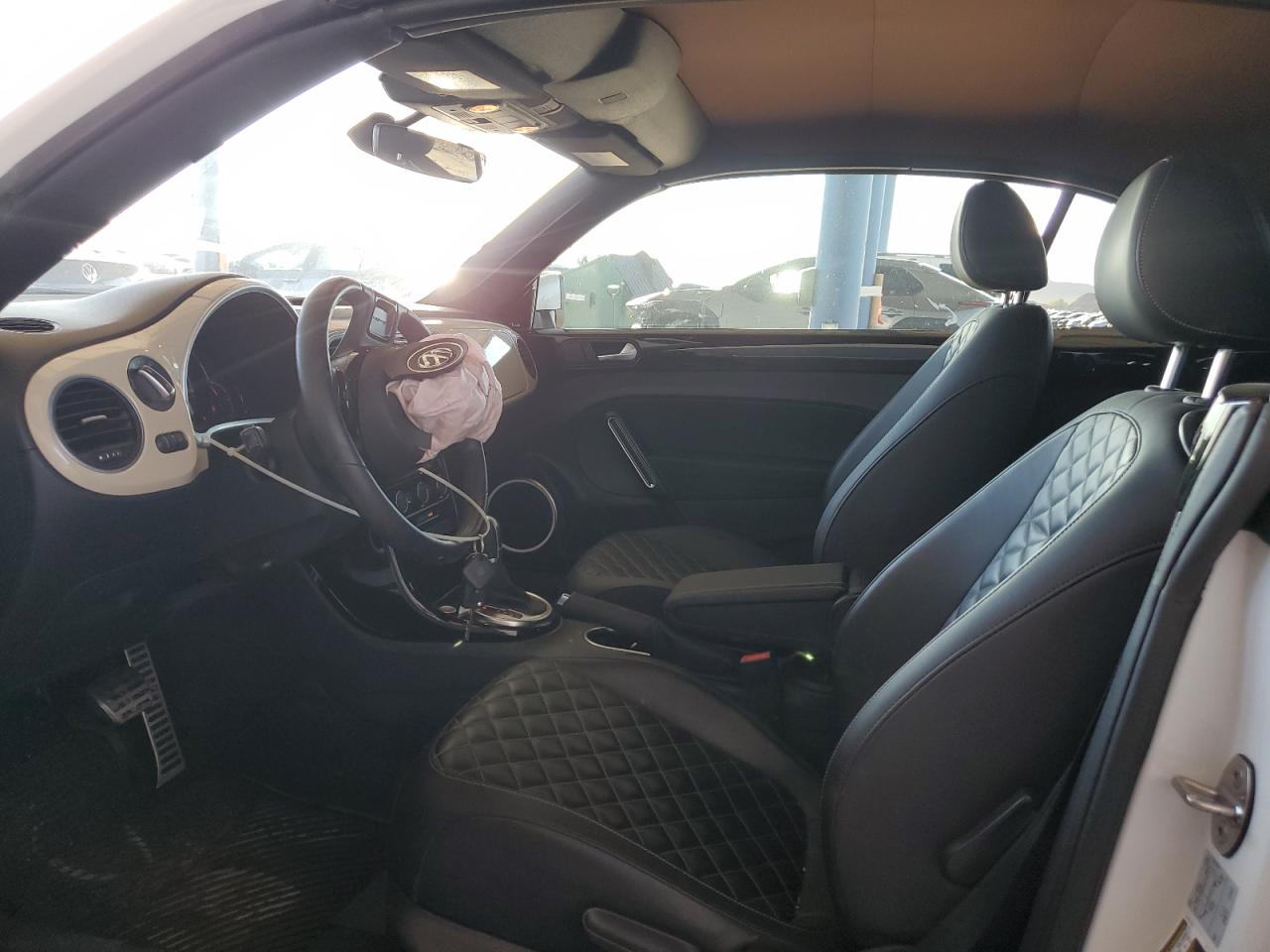 2019 Volkswagen Beetle S VIN: 3VW5DAAT9KM510692 Lot: 62407655