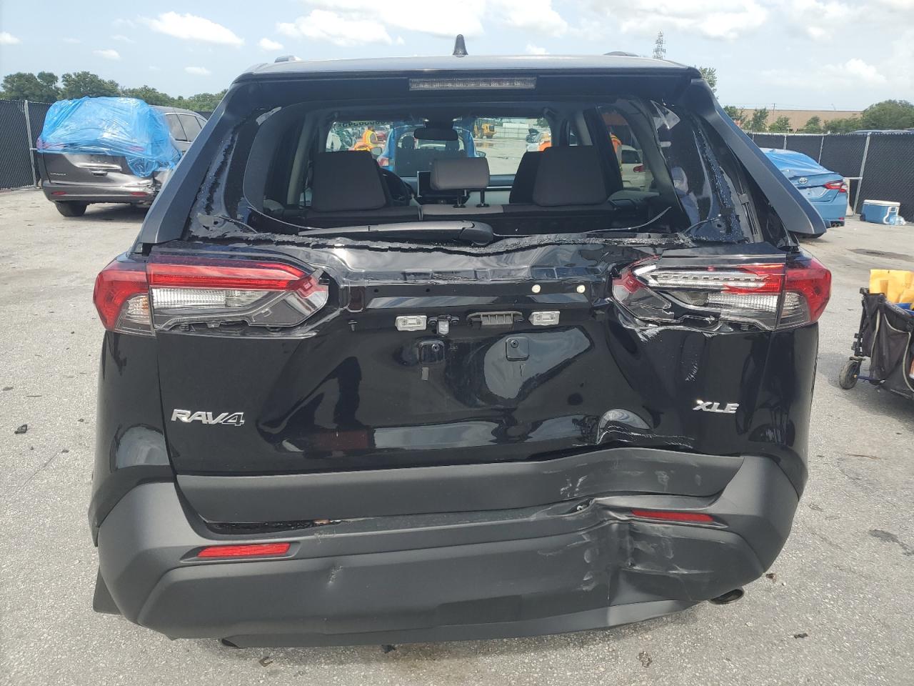 2024 Toyota Rav4 Xle VIN: 2T3W1RFV8RW353495 Lot: 63038545