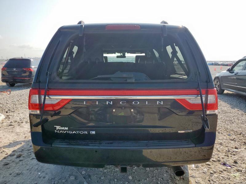  LINCOLN NAVIGATOR 2016 Czarny
