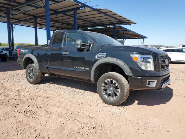  NISSAN TITAN 2018 Czarny