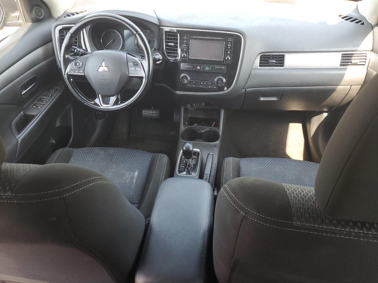 MITSUBISHI OUTLANDER 2016 VIN JA4AD3A31GZ012340 фото 8