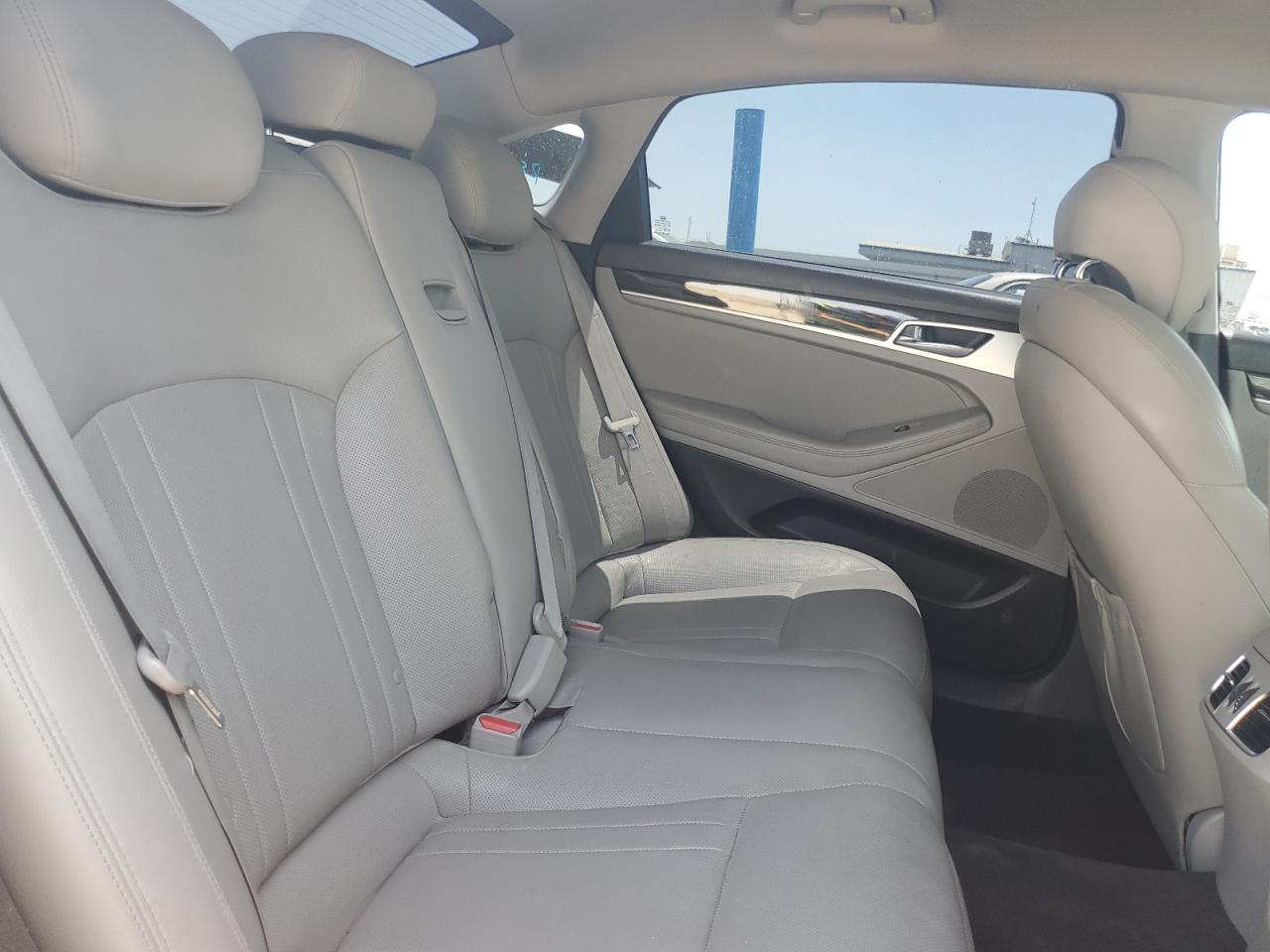 2015 Hyundai Genesis 3.8L VIN: KMHGN4JE1FU102678 Lot: 59399205