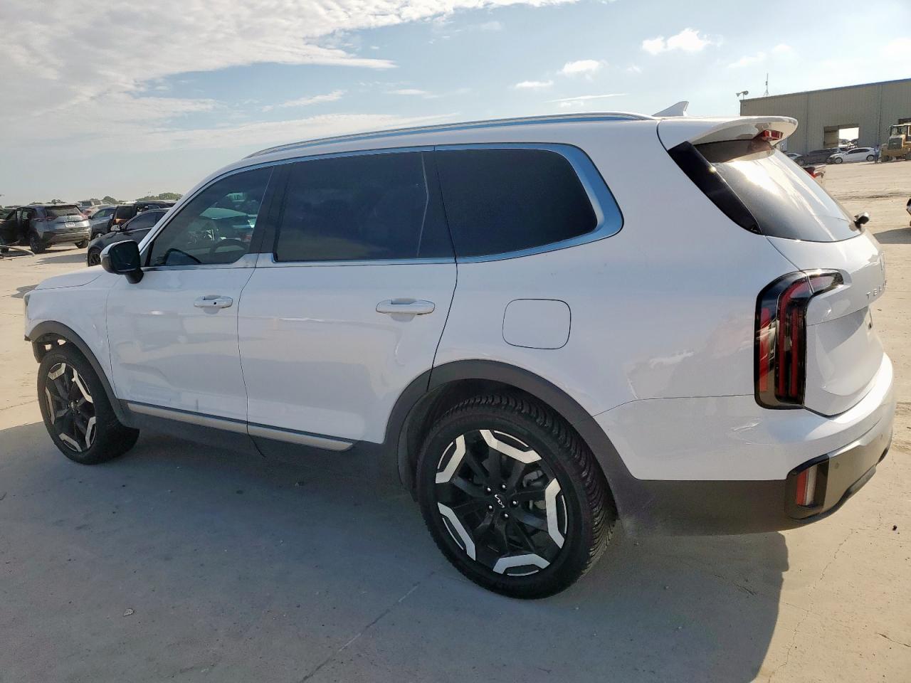 KIA TELLURIDE 2023 VIN 5XYP3DGC6PG330937 photo 2