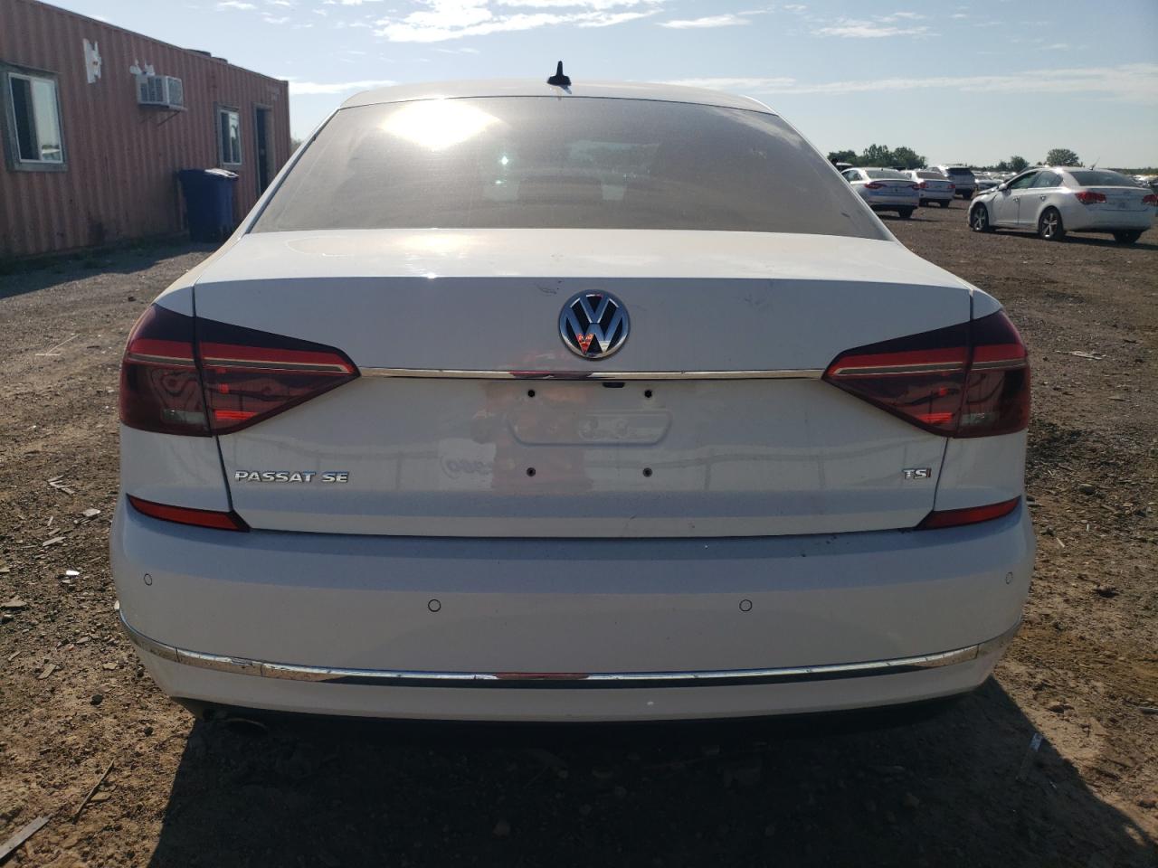 2018 Volkswagen Passat Se VIN: 1VWBA7A33JC017041 Lot: 61876295