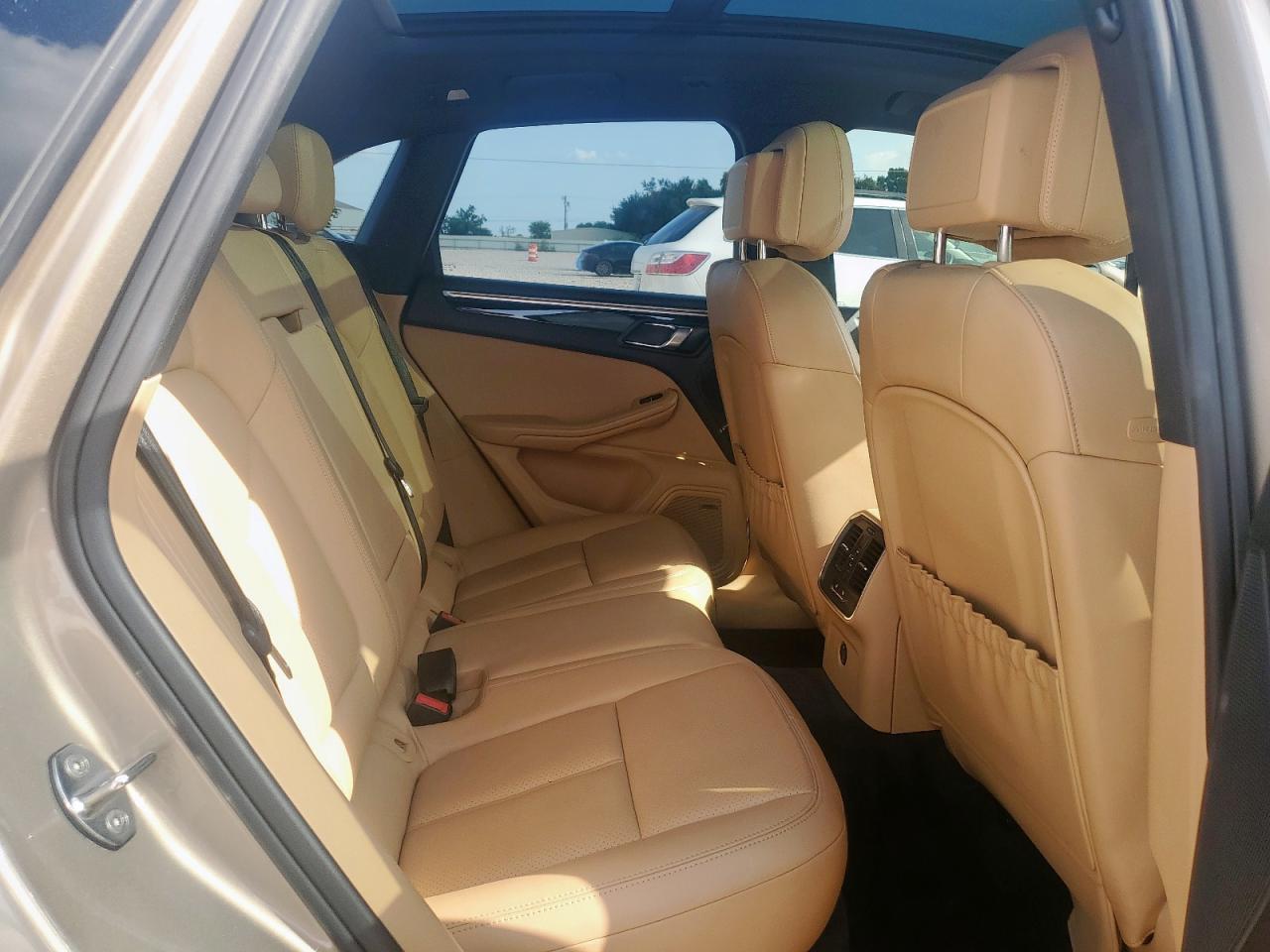 2018 Porsche Macan VIN: WP1AA2A5XJLB05327 Lot: 61403885