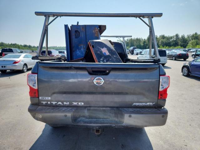 Пікапи NISSAN TITAN 2016 Сірий