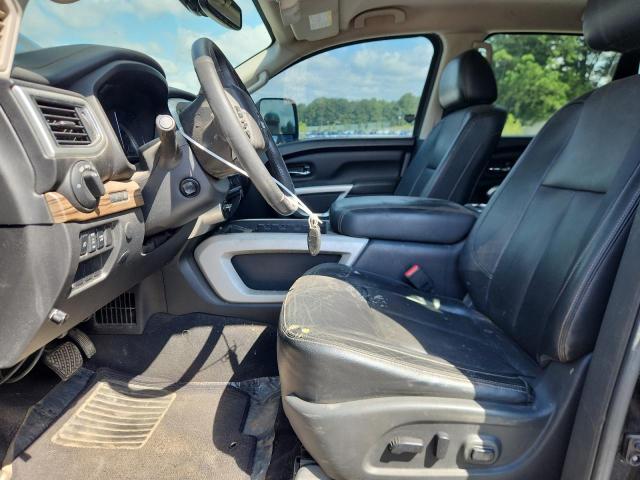  NISSAN TITAN 2017 Czarny