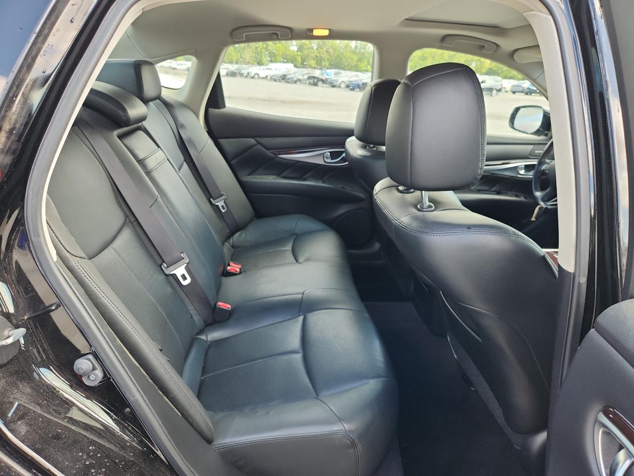 2018 Infiniti Q70 3.7 Luxe VIN: JN1BY1AR2JM220189 Lot: 62899665