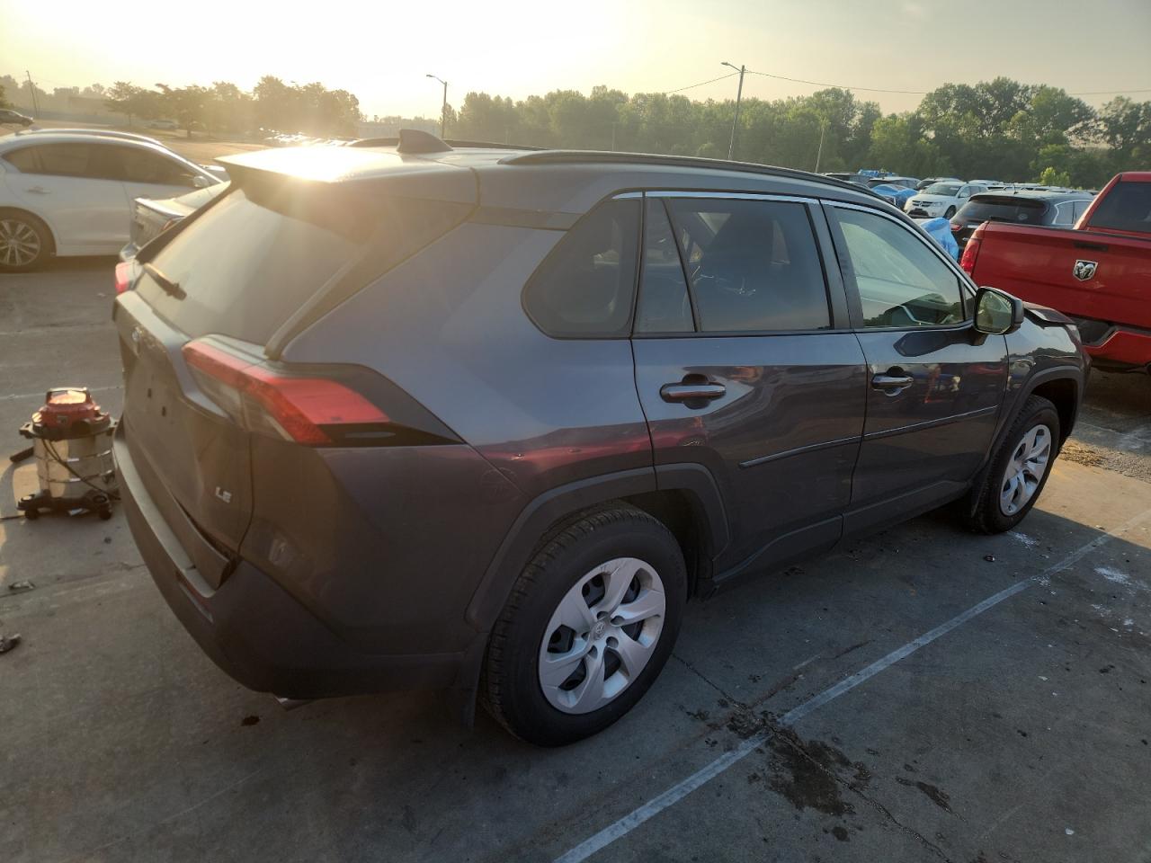 TOYOTA RAV4 2021 VIN JTMH1RFV4MD061289 фото 3