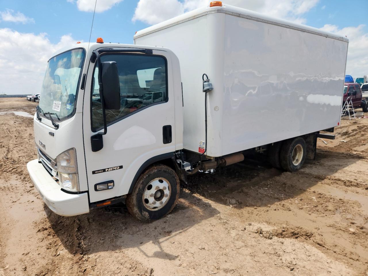 2016 Isuzu Npr იყიდება Amarillo-ში, TX - Minor Dent/Scratches