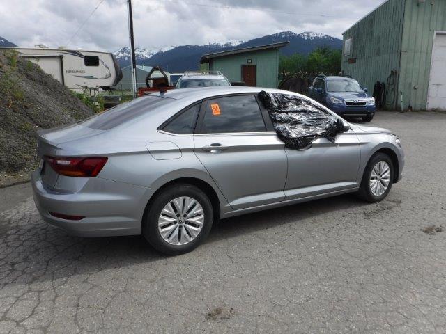  VOLKSWAGEN JETTA 2019 Srebrny