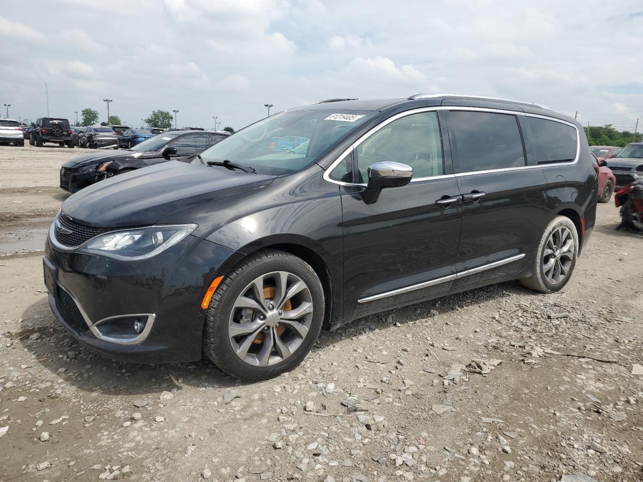 Indianapolis, IN에서 판매 중인 2020 Chrysler Pacifica Limited - Side