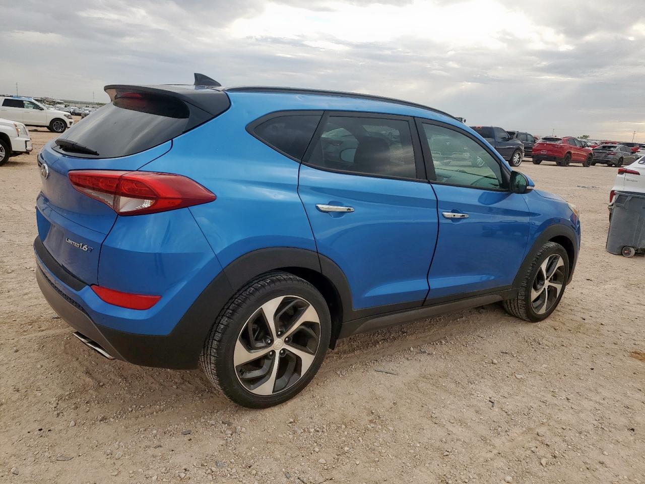 HYUNDAI TUCSON 2016 VIN KM8J33A22GU182618 фото 3