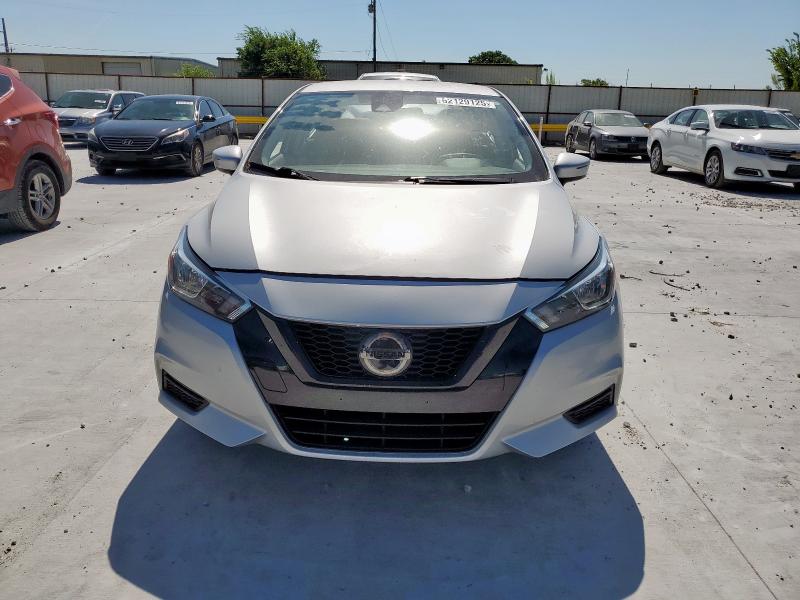  NISSAN VERSA 2021 Серебристый