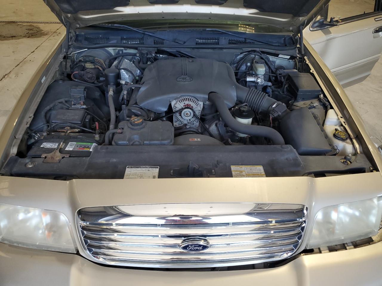 2000 Ford Crown Victoria Lx VIN: 2FAFP74W3YX211676 Lot: 62154725