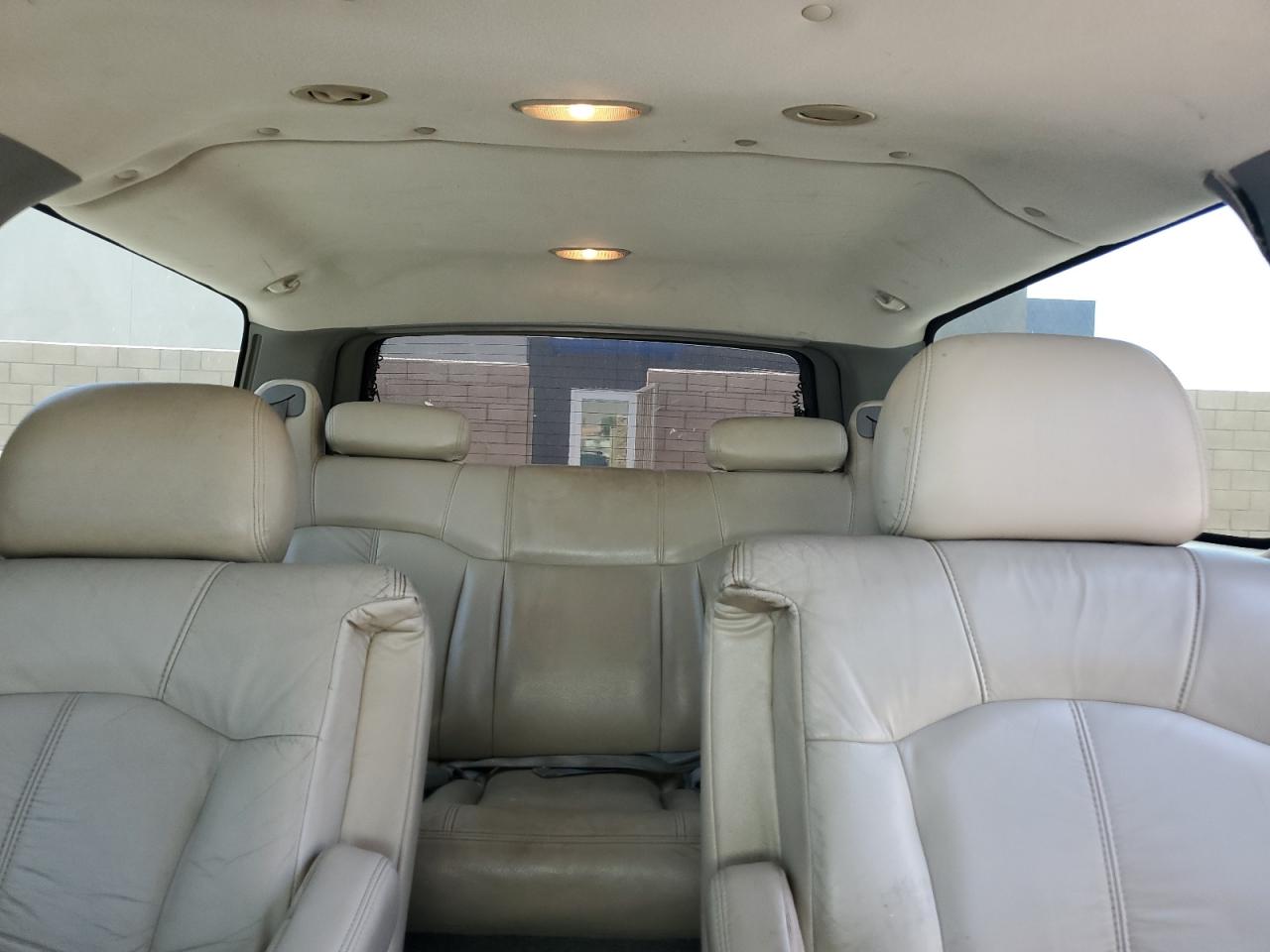 2002 Chevrolet Suburban K1500 VIN: 3GNFK16T82G358318 Lot: 61071145