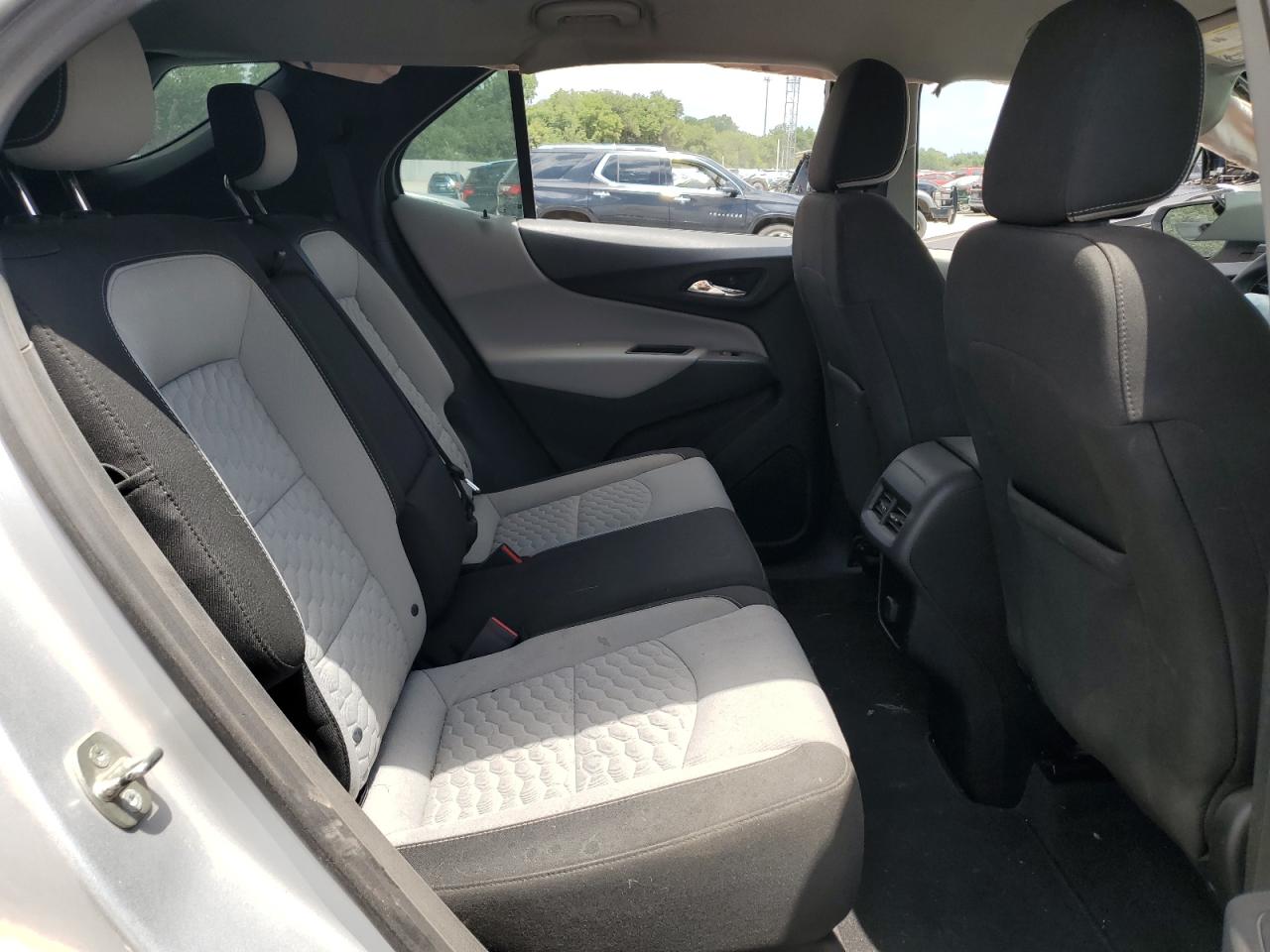 CHEVROLET EQUINOX 2018 VIN 2GNAXHEV7J6275061 фото 11
