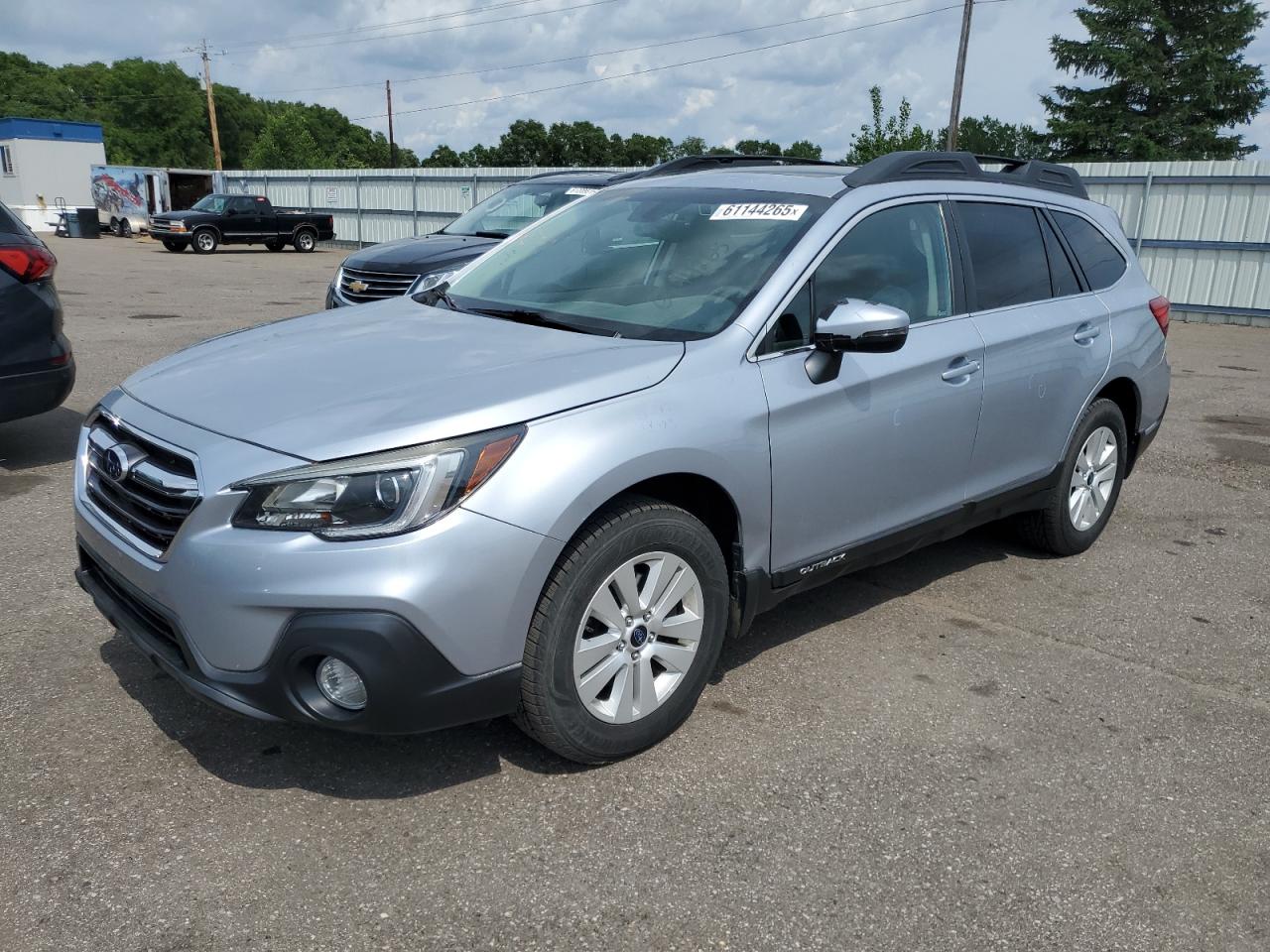 2019 Subaru Outback 2.5I Premium for Sale in Ham Lake, MN - Hail
