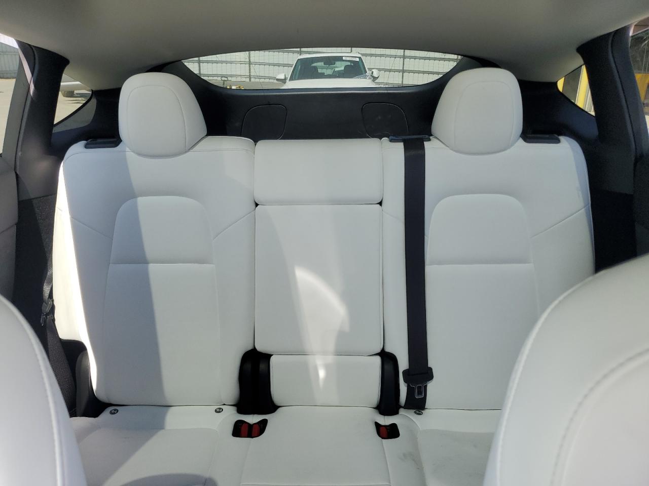 TESLA MODEL Y 2024 VIN 7SAYGDEEXRF065160 фото 10