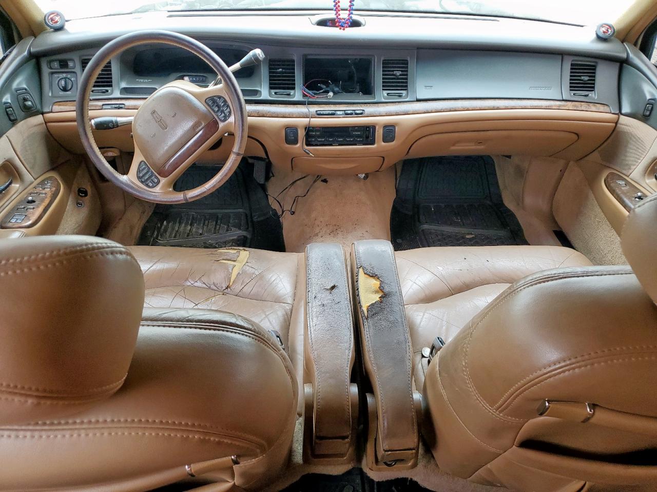 1996 Lincoln Town Car Signature VIN: 1LNLM82W6TY655685 Lot: 63032325