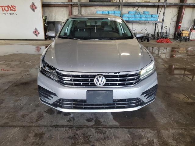  VOLKSWAGEN PASSAT 2017 Серебристый