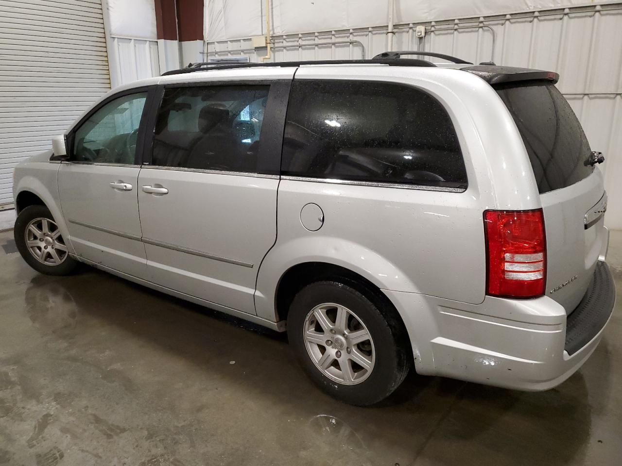 CHRYSLER MINIVAN 2010 VIN 2A4RR5D12AR282821 zdjęcie 2