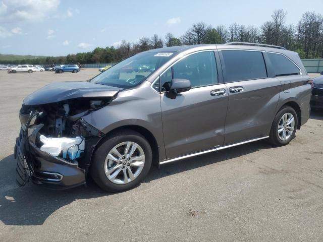 TOYOTA SIENNA XLE 2024