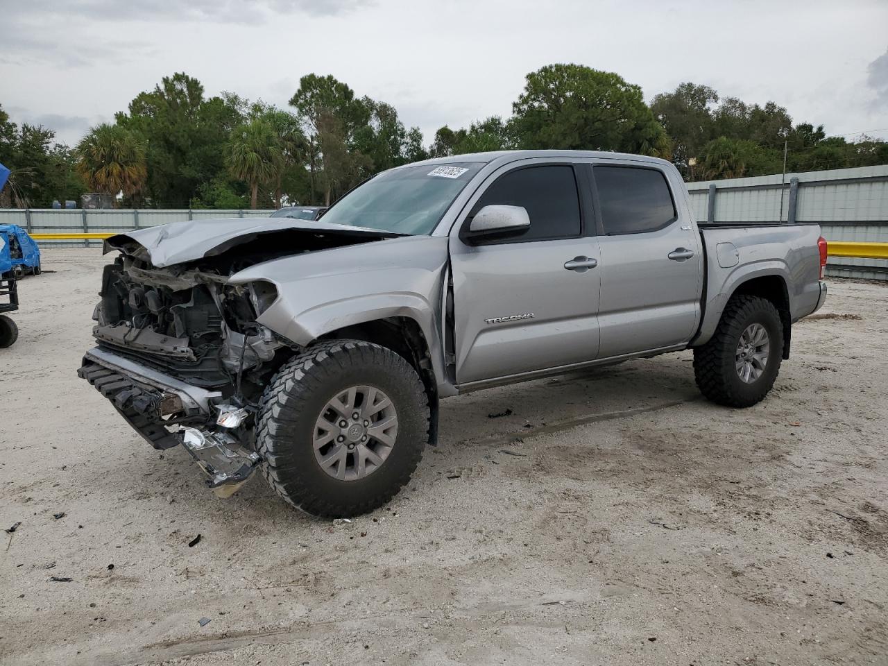 Fort Pierce, FL에서 판매 중인 2016 Toyota Tacoma Double Cab - Front End