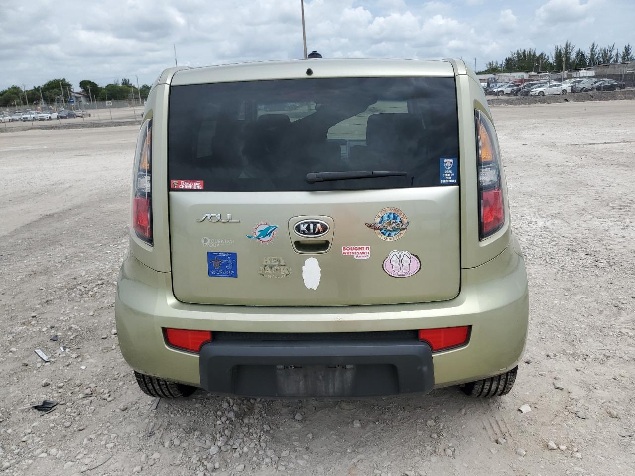 2011 Kia Soul + VIN: KNDJT2A20B7220630 Lot: 62876245