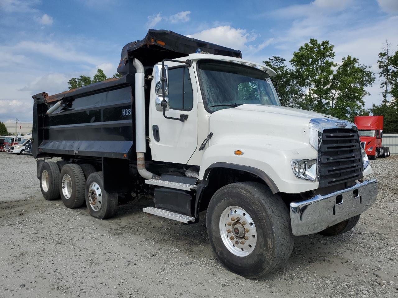2020 Freightliner 114Sd Dump Truck for Sale in Spartanburg, SC - Minor Dent/Scratches