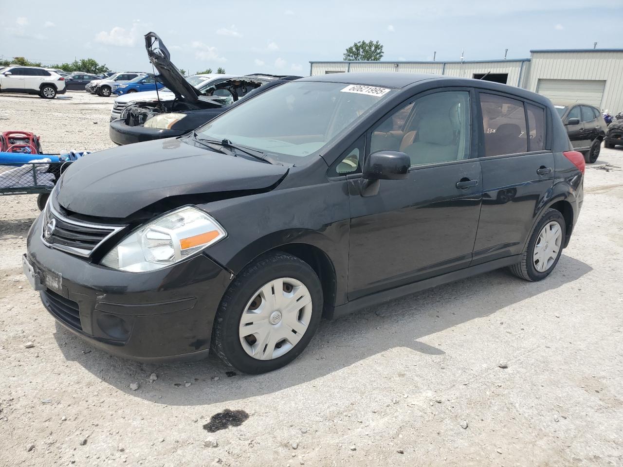 2010 Nissan Versa S продається в Kansas City, KS - All Over