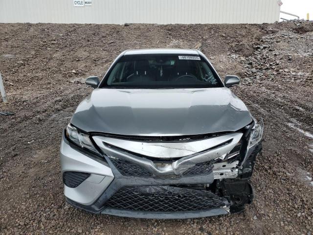  TOYOTA CAMRY 2018 Серебристый