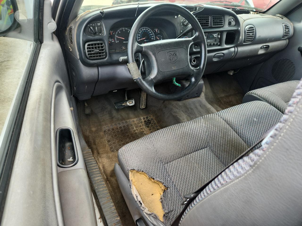 2000 Dodge Ram 1500 VIN: 1B7HC13Y1YJ167183 Lot: 60924415