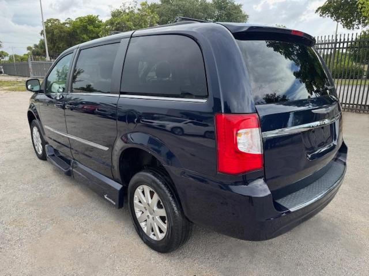CHRYSLER MINIVAN 2014 VIN 2C4RC1BG7ER271083 zdjęcie 2