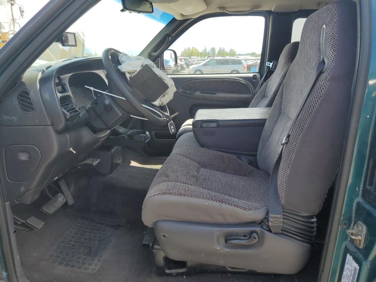1998 Dodge Ram 2500 VIN: 1B7KC2367WJ252164 Lot: 61087185