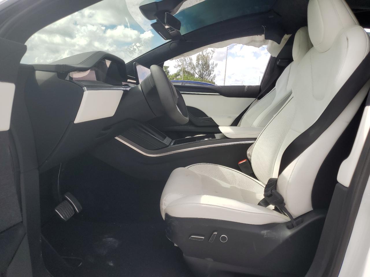 2023 Tesla Model X VIN: 7SAXCBE67PF384100 Lot: 60360815