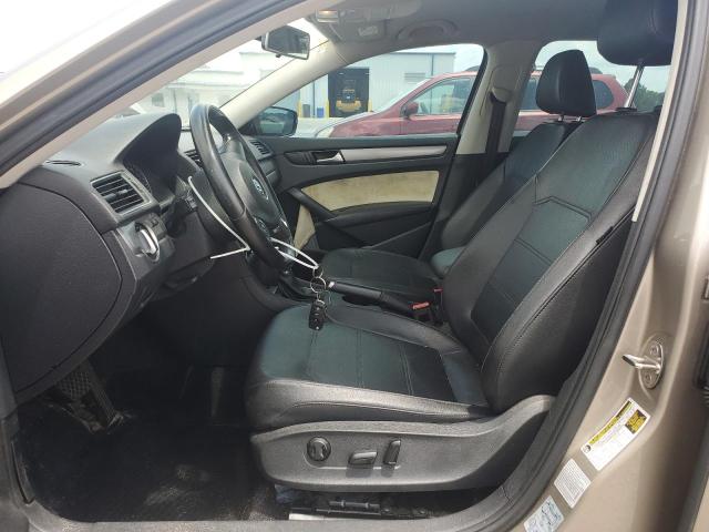 Седани VOLKSWAGEN PASSAT 2015 Золотий