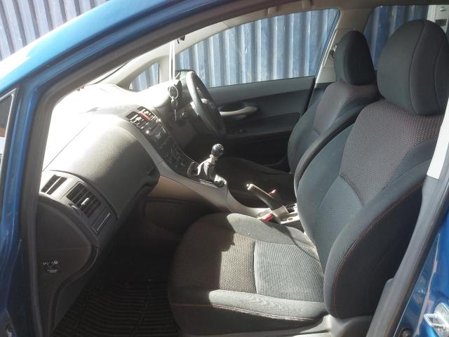 2011 TOYOTA AURIS SR V