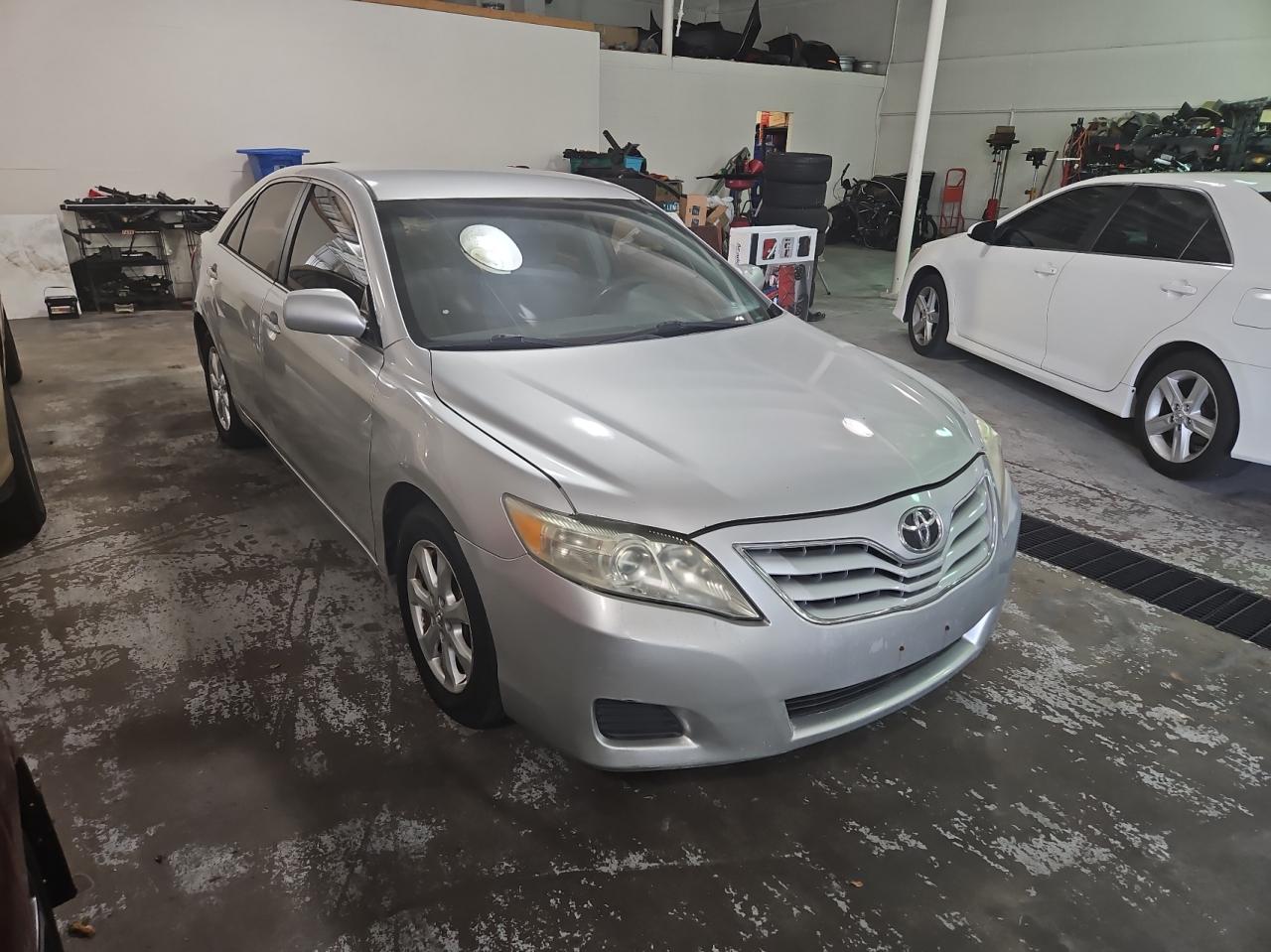 2011 Toyota Camry Base zu verkaufen in Lebanon, TN - Minor Dent/Scratches