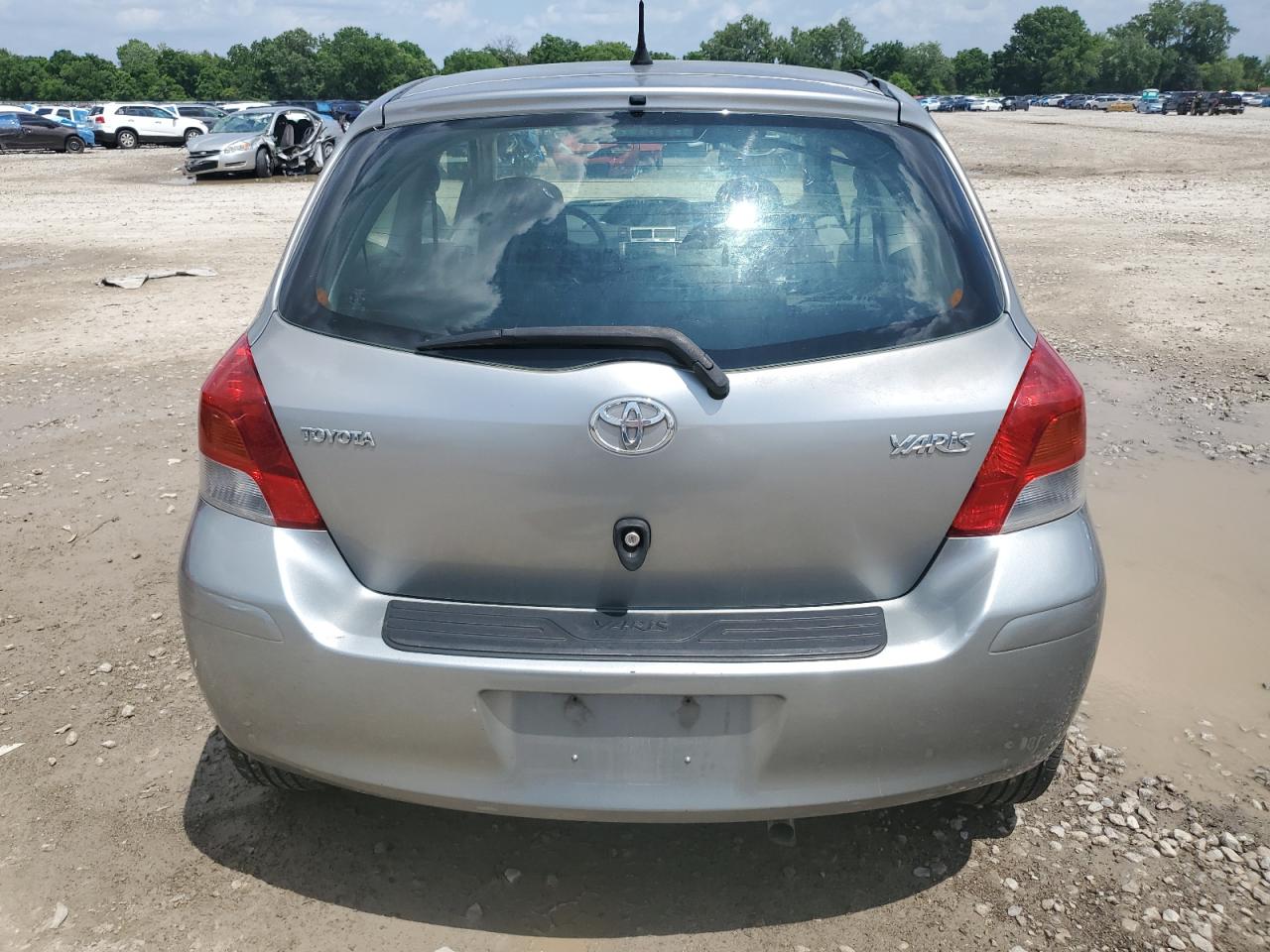 2009 Toyota Yaris VIN: JTDJT903695256038 Lot: 61381165