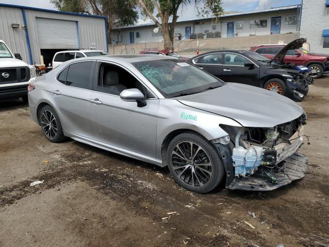  TOYOTA CAMRY 2018 Srebrny